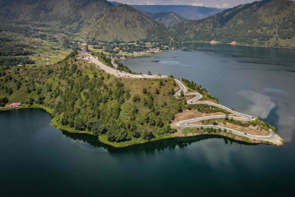Menikmati Keindahan Alam Tersembunyi di Danau Toba Wisata Romantis dan Budaya Batak